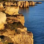 Costa Βίλα *