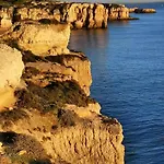 Costa Βίλα *